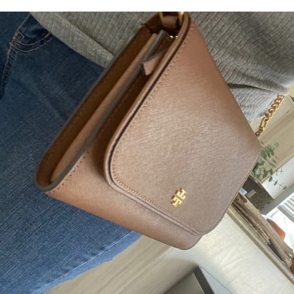 New tory burch Emerson chain wallet crossbody in moose color
